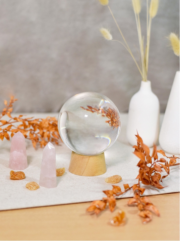 Boule de Cristal Voyance 10 cm & Son Support en Métal + Boîte – Parfaite  pour Cristallomancie, Divination, Medium [Garantie A Vie] : :  Cuisine et maison